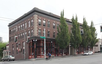 Villa Apartments in Seattle, WA - Building Photo