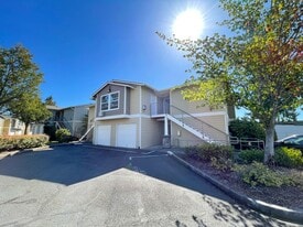 15066 NW Central Dr in Portland, OR - Building Photo