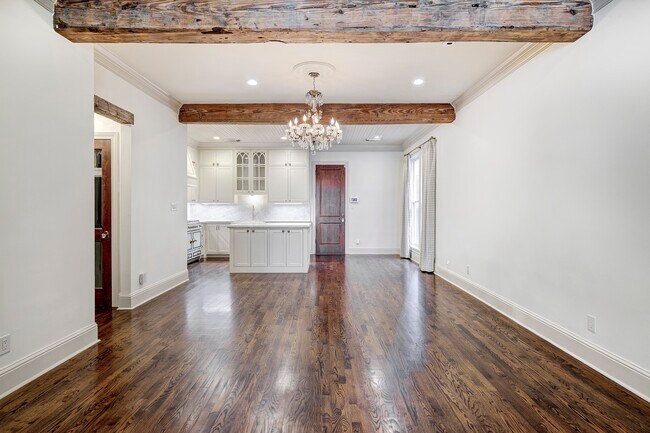 5124 Chevy Chase Dr in Houston, TX - Building Photo - Building Photo