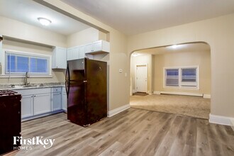 709 Porter St in Waukegan, IL - Foto de edificio - Building Photo