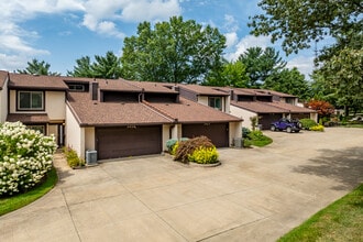 Westwood Village Condominiums in Fairlawn, OH - Building Photo - Building Photo
