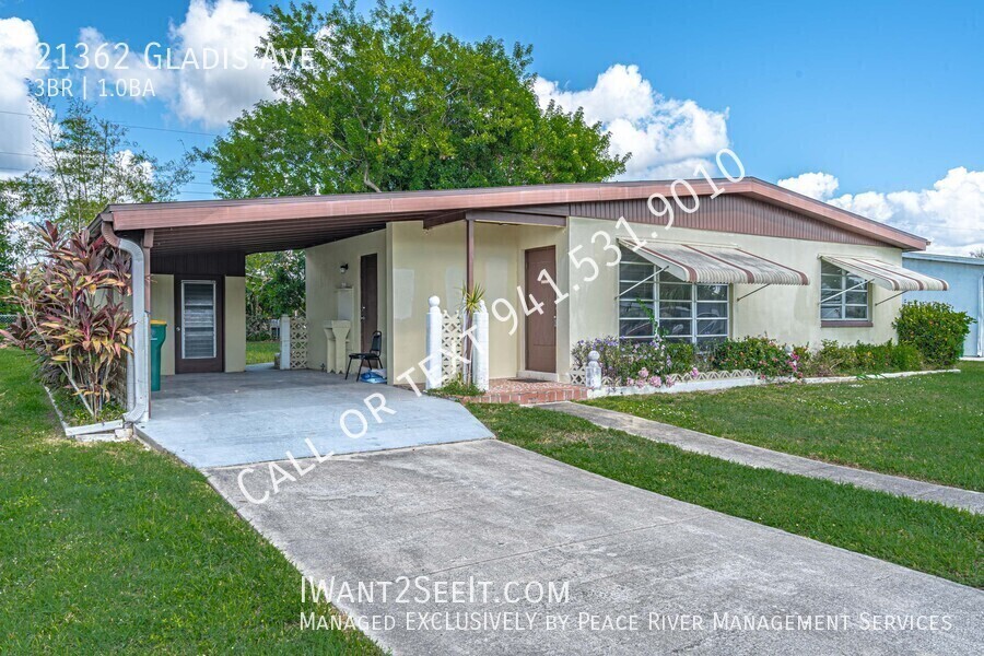 21362 Gladis Ave in Port Charlotte, FL - Building Photo