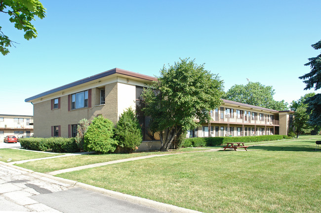 21 King Arthur Dr in Northlake, IL - Foto de edificio - Building Photo