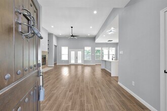 7 Pilot Point, Unit 707 in Conroe, TX - Building Photo - Building Photo