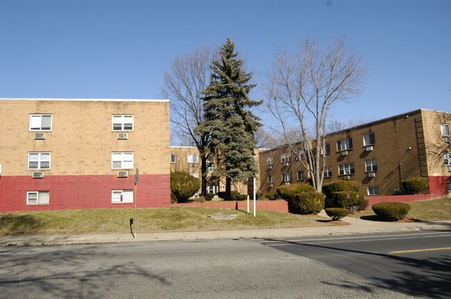 Broad Oak Apartments photo'