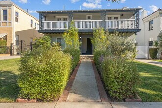 1238 S Burnside Ave in Los Angeles, CA - Building Photo - Building Photo