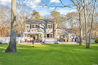 23 N Westbury Rd in Hampton Bays, NY - Building Photo - Building Photo