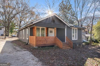 2498 Lester St in East Point, GA - Building Photo - Building Photo