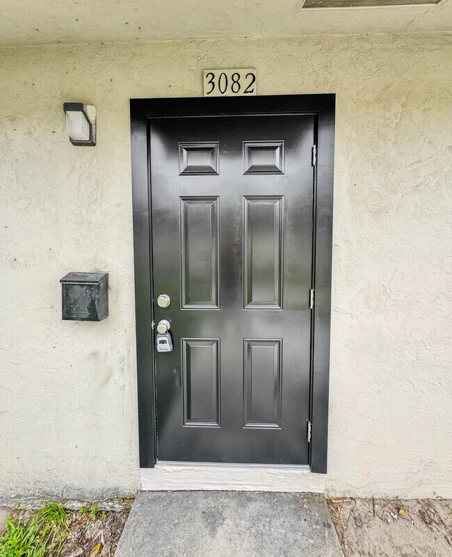 3082 Swain Blvd in Greenacres, FL - Building Photo - Building Photo