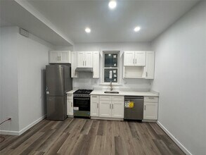 10 Valentine Pl-Unit -A in Queens, NY - Building Photo - Building Photo