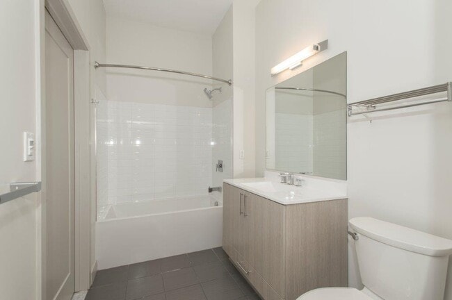 320 D St, Unit 339 in Boston, MA - Foto de edificio - Building Photo