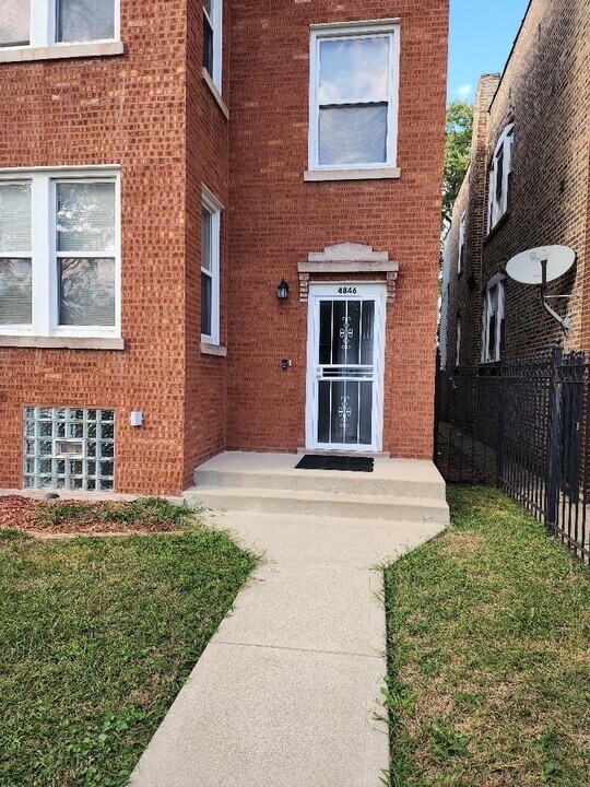 4846 W Haddon Ave, Unit 1st FL in Chicago, IL - Foto de edificio