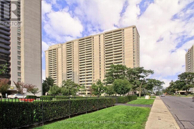 360 Ridelle Ave in Toronto, ON - Building Photo - Building Photo