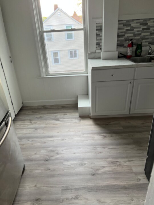 191 West Ave, Unit 2 in Pawtucket, RI - Building Photo