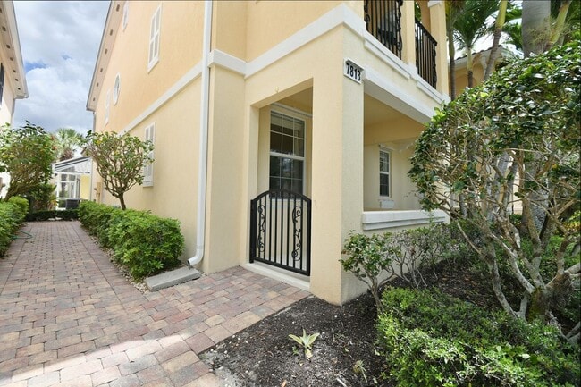 7813 Veronawalk Blvd in Naples, FL - Building Photo - Building Photo