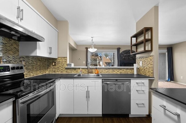 1043 Warwick Ct in Sterling, VA - Building Photo - Building Photo