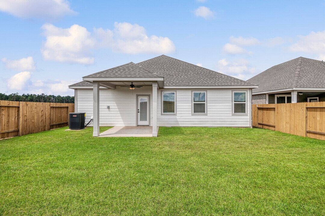 15683 Honey Cv Dr in Conroe, TX - Foto de edificio