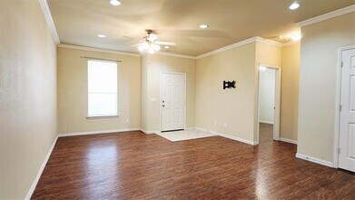 678 S Charles St in Lewisville, TX - Building Photo - Building Photo