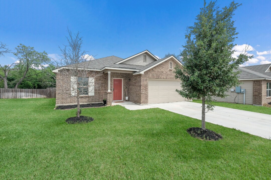 6806 Diamond Vly in San Antonio, TX - Building Photo