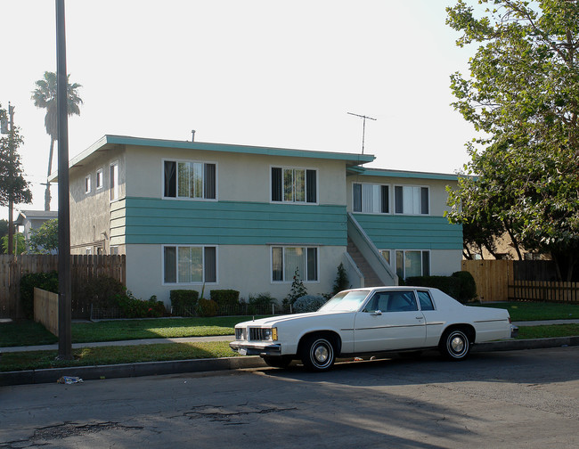 2523 S Baker St in Santa Ana, CA - Building Photo - Building Photo