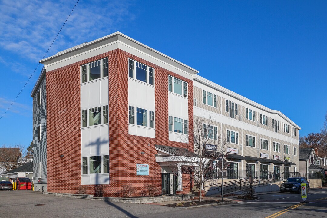 20 Locust St in Danvers, MA - Foto de edificio