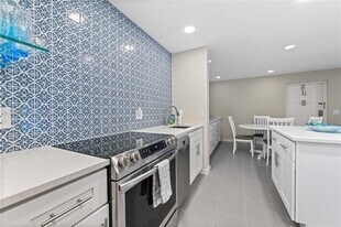 812 Sky Pine Way in Greenacres, FL - Building Photo