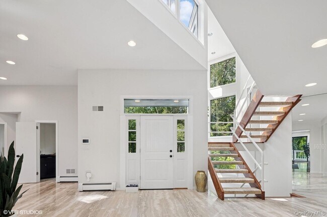 4 Hemlock Hollow Rd in Armonk, NY - Building Photo - Building Photo