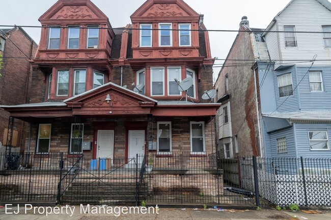 4129 W Girard Ave in Philadelphia, PA - Foto de edificio - Building Photo