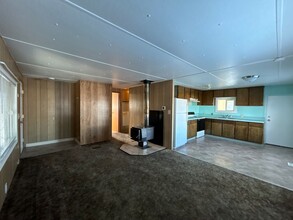 130 Jefferson Ave in Metolius, OR - Building Photo - Building Photo