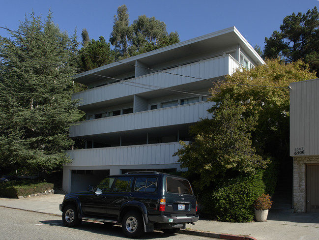 6300 Lucas Ave in Oakland, CA - Foto de edificio - Building Photo