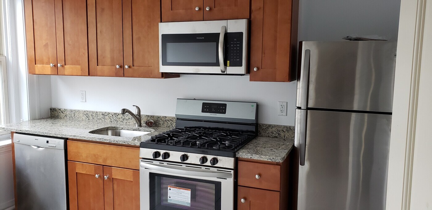 235 Freeman St, Unit #5 in Brookline, MA - Foto de edificio