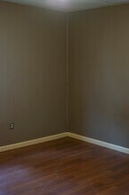 321 E Washington St in Flora, IL - Building Photo - Building Photo