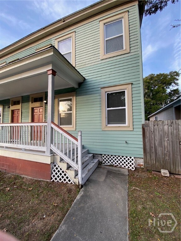 property at 628 W 32nd St