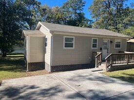 1572 E Pine Lake Cir in Montgomery, TX - Building Photo