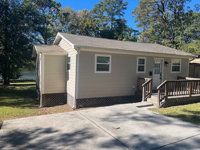 property at 1572 E Pine Lake Cir