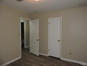 5099 Yacht Harbor Cir in Pensacola, FL - Building Photo - Building Photo