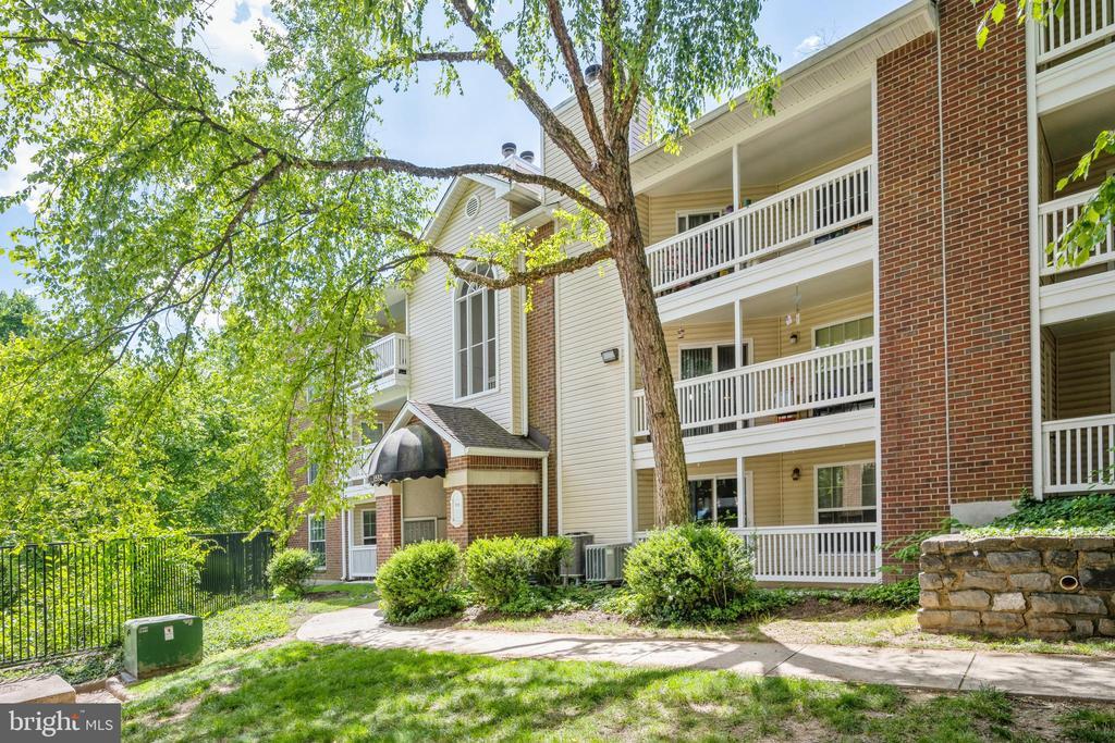 1532 Lincoln Way in McLean, VA - Building Photo