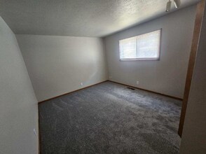 353 Pershing Ave NE in North Canton, OH - Building Photo - Building Photo