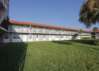 Silver Palms Condominiums in North Lauderdale, FL - Foto de edificio - Building Photo