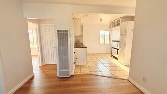 124 1/2 W 95th St, Unit W. 95th St. in Los Angeles, CA - Building Photo