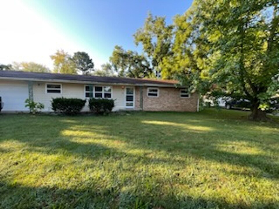 4 Redbud Ln in Rolla, MO - Building Photo