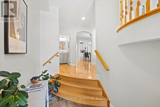 135 Tawny Crescent in Oakville, ON - Building Photo - Building Photo