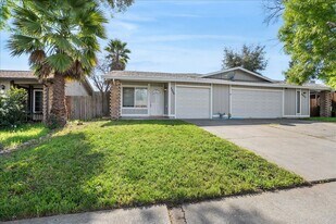 4006-4008 Tricia Way in North Highlands, CA - Building Photo