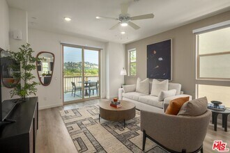 1805 W Bankside Wy in Los Angeles, CA - Building Photo - Building Photo