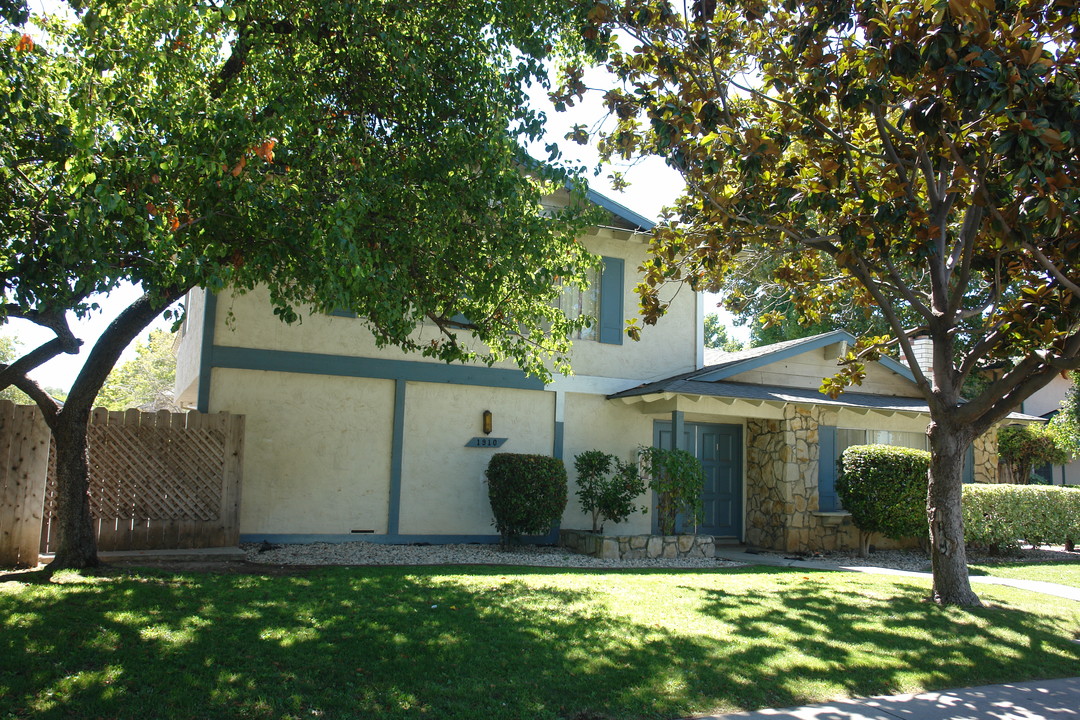 1910 Southwest Expy in San Jose, CA - Building Photo