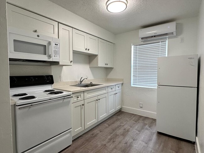 Thomas Street LLC in Hollywood, FL - Building Photo - Building Photo