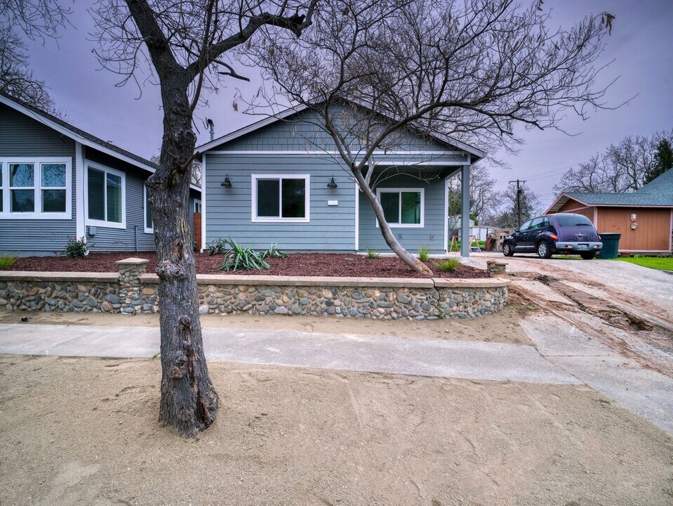 330 4th St in Roseville, CA - Building Photo