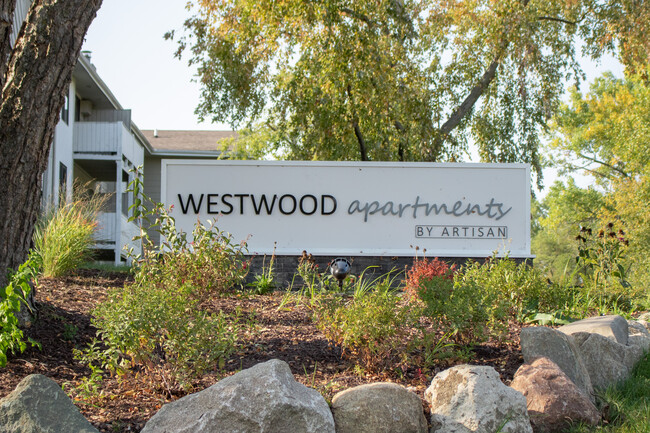 Westwood Apartments in West Des Moines, IA - Foto de edificio - Building Photo