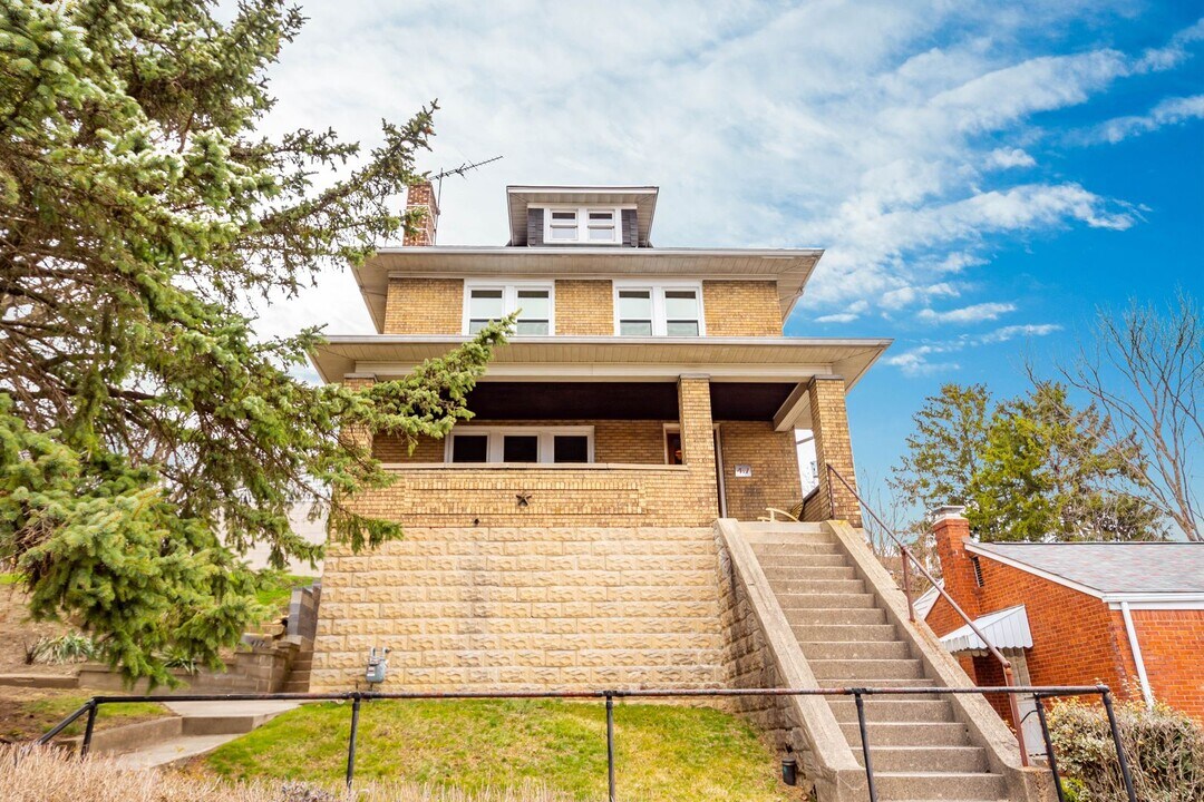 417 Reifert St in Pittsburgh, PA - Building Photo