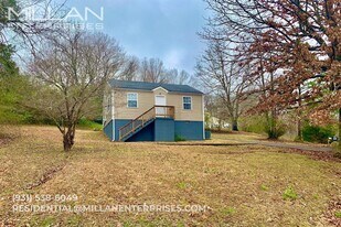 102 Valley View Cir in Clarksville, TN - Building Photo